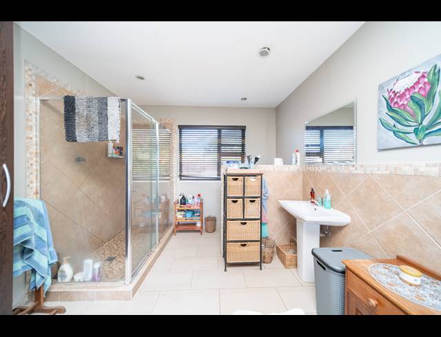4 BEDROOM HOUSE FOR SALE IN BEACON BAY